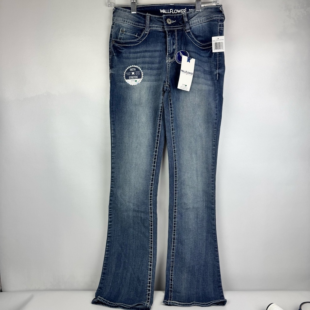 Wallflower Juniors Flare  Fiesty Curvy Insta Stretch Low Rise Jeans size 1 NWT